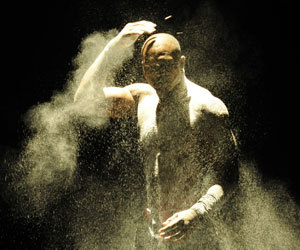 Circolombia- one of the actors applying talc